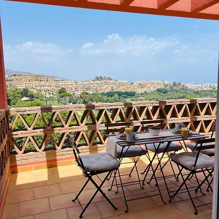 Hill View With Fresh Renovation Apartament Benalmádena