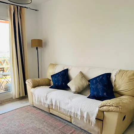 Hill View With Fresh Renovation Διαμέρισμα *